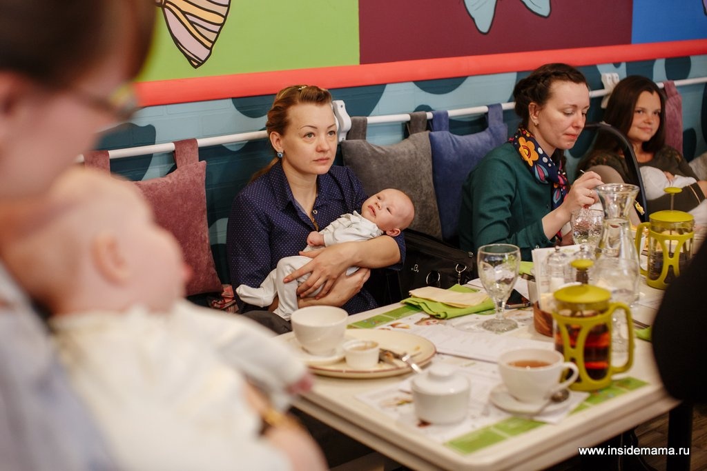 Встреча мам с детьми. Встреча мамочек в кафе. Встреча с мамой. Встреча мам в Киеве. Нщевстреча мамы с малышом аниматорами.